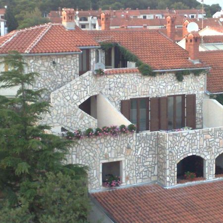 Collins Apartments Pula Eksteriør billede